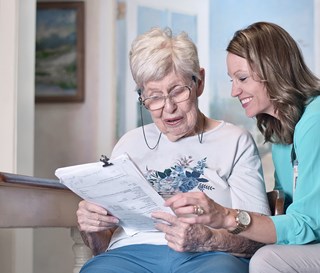 Provider assists patient with her paperwork. 